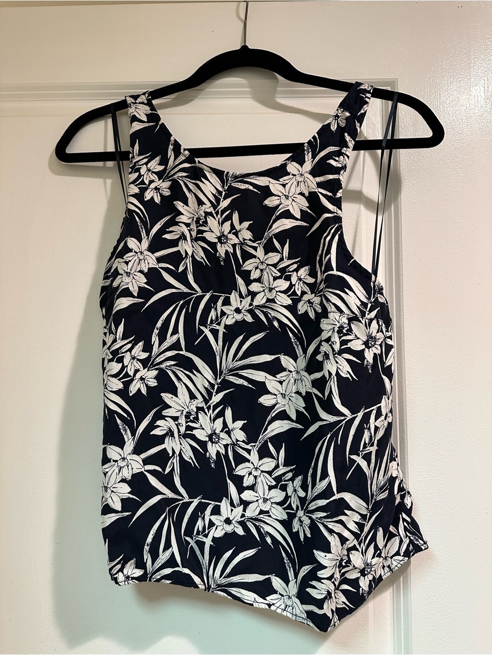 Madewell navy & White Floral criss-cross tank